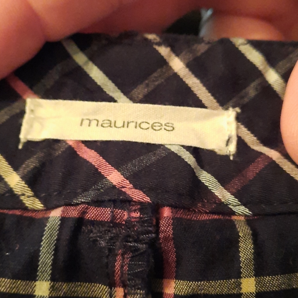 NWT Maurices Plus Size cuffed shorts - Picture 3 of 3